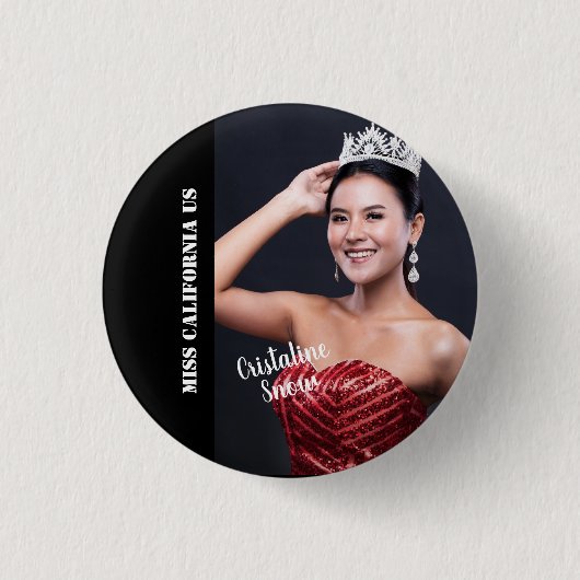 Pageant Sash Button Pin - Photo Dark Background 缶バッジ (正面)