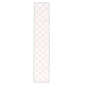 Painted Pink and White Check Checkerboard Pattern ミディアムテーブルランナー (正面)