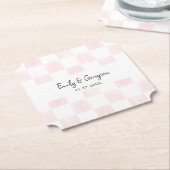 Painted Pink Checkerboard Pattern Wedding ペーパーコースター (アングル)