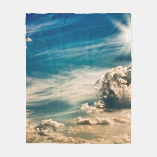 Paintery sky. Beautiful dramatic sky with clouds a フリースブランケット (正面)