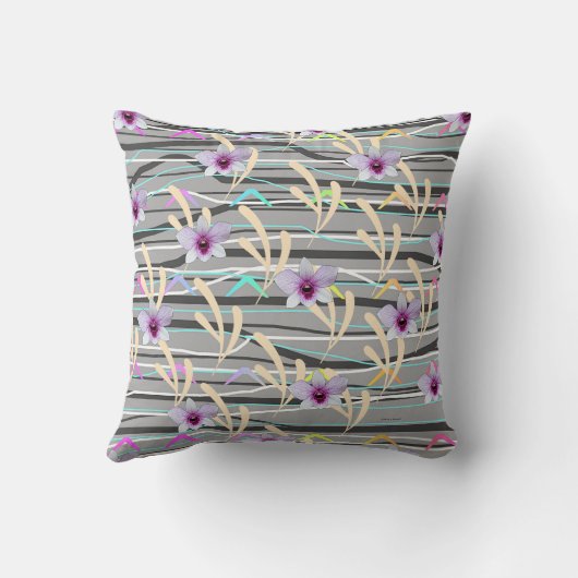 Pale Leaf Gray Pattern Purple Center Floral  クッション (裏面)