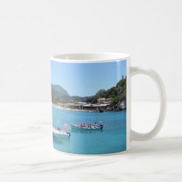 Paleokastritsaのビーチ、コルフ島 コーヒーマグカップ
