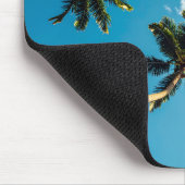 Palms on blue sky skateboard マウスパッド (コーナー)