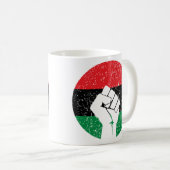 Pan African flag Fist, Afro American Black history コーヒーマグカップ (正面右)