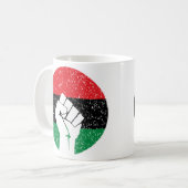 Pan African flag Fist, Afro American Black history コーヒーマグカップ (正面左)