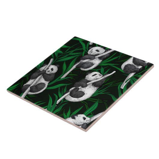 Panda cubs on dark green タイル (側面)