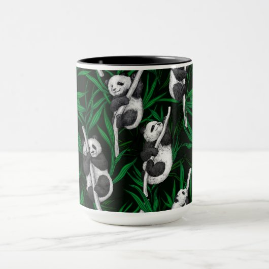 Panda cubs on dark green マグカップ (中央)