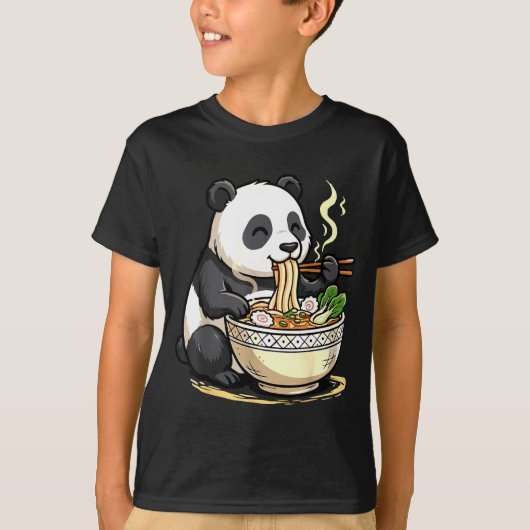 Panda Eating Funny Ramen Noodles  Tシャツ (正面)