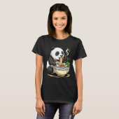 Panda Eating Funny Ramen Noodles Tシャツ (正面フル)