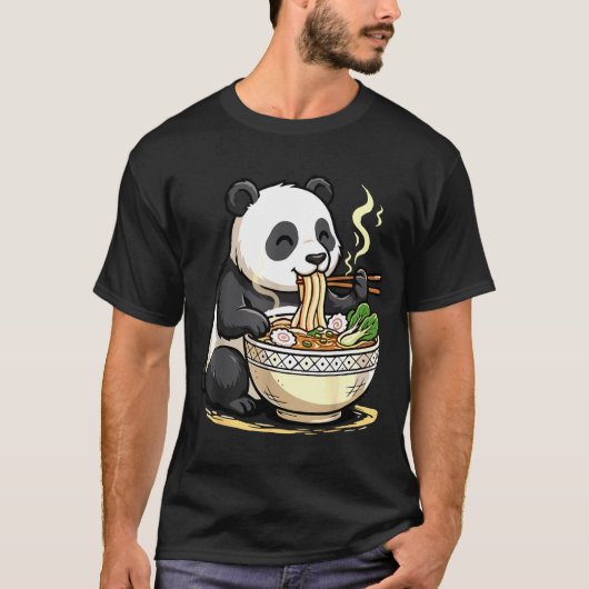 Panda Eating Funny Ramen Noodles  Tシャツ (正面)