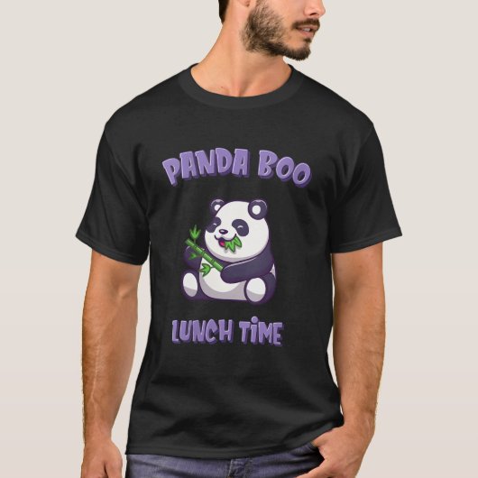 Panda Pandaboo Eating Bamboo Grass Lunchtime Tシャツ (正面)