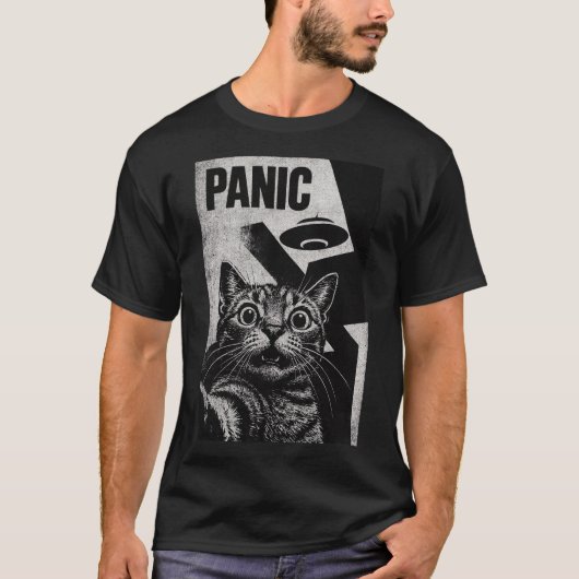"Panic" Terrified Cat & UFO Sci-Fi Art Print Tシャツ (正面)