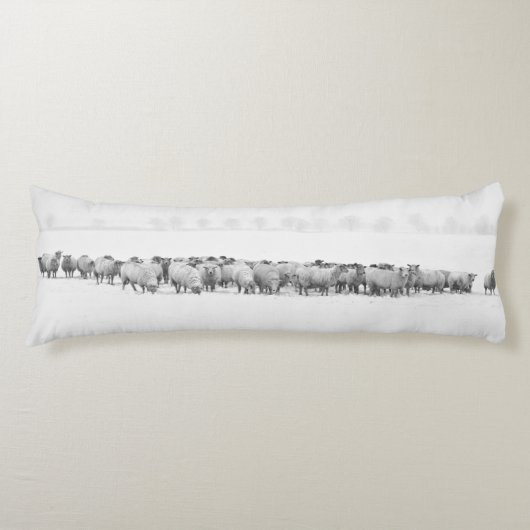 Panoramic Winter Sheep ボディピロー (正面)