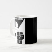 Paper Beats Rock – Minimalist Black & White art コーヒーマグカップ (正面左)