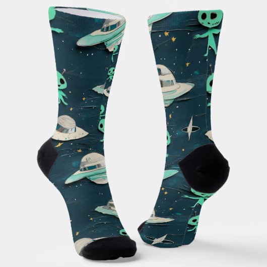 Paper Cut Out Aliens and UFOs ソックス (傾斜あり)