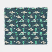 Paper Cut Out Aliens and UFOs Blanket フリースブランケット (正面(横))
