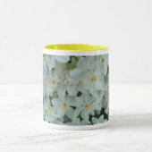 Paperwhiteのスイセンの敏感な白い花 マグカップ (中央)