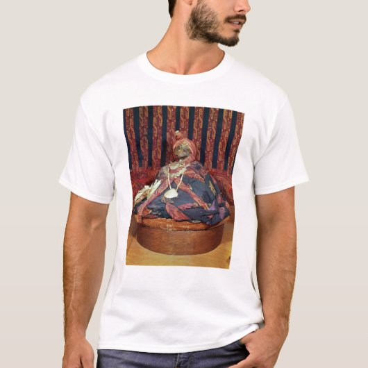 Paracasの墓地からのペルーのミイラ Tシャツ (正面)