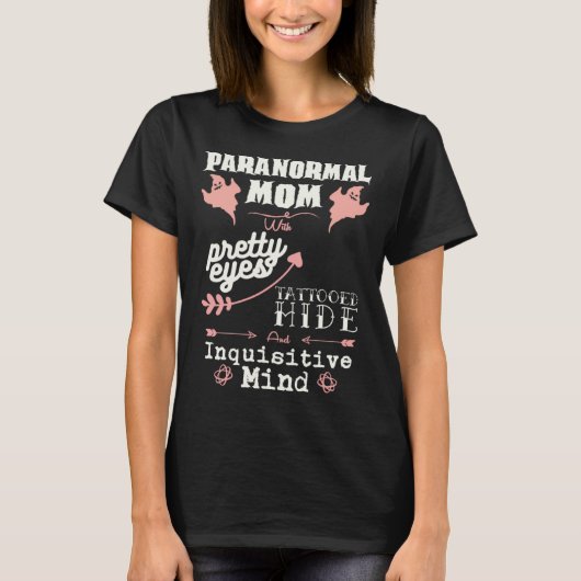 Paranormal Investigator Mom for Ghost Hunting Tシャツ (正面)