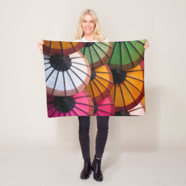 Parapluies multicolores : marché de Luang Prabang フリースブランケット