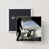 PararescuemenはC-130の背面からジャンプ 缶バッジ (正面&裏面)