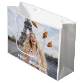 PARIS - MERCI BEAUCOUP ラージペーパーバッグ (正面アングル)