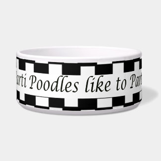 Partiのプードルはパーティを楽しむのを好みます ボウル