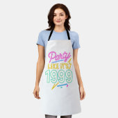 Party Like It’s 1999®™ – ネオンの電圧 エプロン (着用した状態)