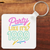 Party Like It’s 1999®™ – ネオンの電圧 キーホルダー (裏面)