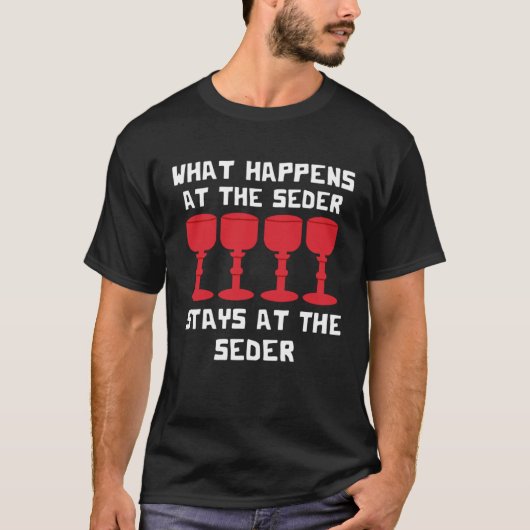 Passover What happens at the Seder stays Matzah Wi Tシャツ (正面)