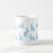 Pastel Blue Bunnies With Custom Monogram Easter コーヒーマグカップ (中央)
