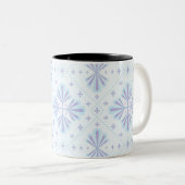 Pastel Blue Geometric Floral Repeat Pattern  ツートーンマグカップ (正面右)
