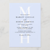 Pastel Blue Modern Monogram Overlay Wedding 招待状 (正面)