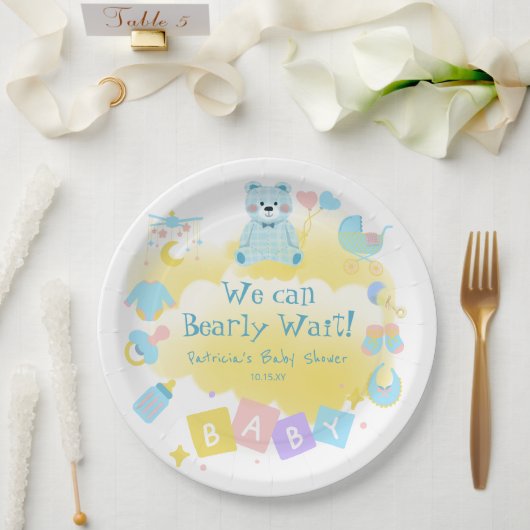 Pastel Blue We Can Bearly Wait Cute Baby Shower ペーパープレート (ウェディング)