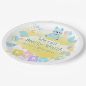 Pastel Blue We Can Bearly Wait Cute Baby Shower ペーパープレート (アングル)