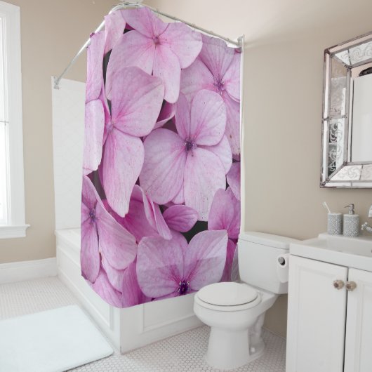 Pastel Charm: Pink Flowers in the Heart of SAPA シャワーカーテン (インサイチュ)