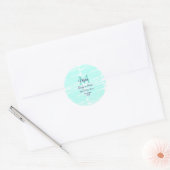 Pastel green baby in bloom monogram baby shower te ラウンドシール (封筒)