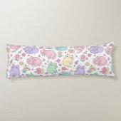 Pastel Kawaii Cats and Flowers Pattern  ボディピロー (裏面)