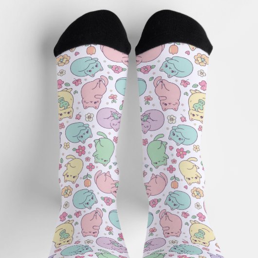 Pastel Kawaii Cats and Spring Flowers Pattern  ソックス (上部)