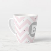 Pastel Pink Chevron and Dots Grey Monogram カフェラテマグ (左アングル)
