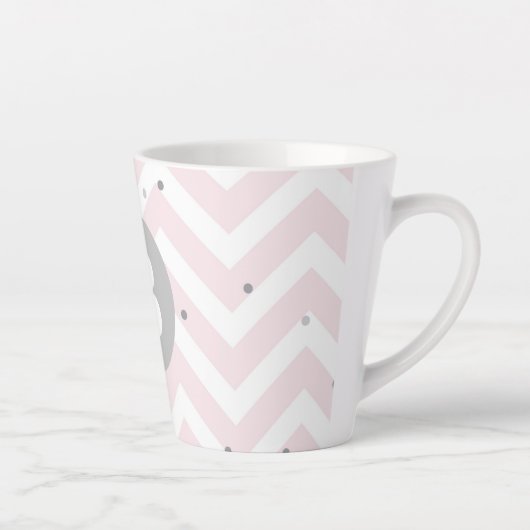 Pastel Pink Chevron and Dots Grey Monogram カフェラテマグ (右)