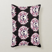 Pastel Pink Skull and Crossbones アクセントクッション (正面(垂直))