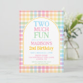 Pastel Rainbow Gingham Two Much Fun 2nd Birthday 招待状 (スタンド正面)