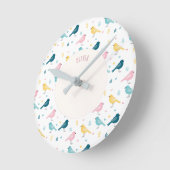 Pastel Scandi Birds Pattern Custom Name Nursery ラウンド壁時計 (傾斜)