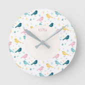 Pastel Scandi Birds Pattern Custom Name Nursery ラウンド壁時計 (正面)