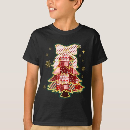 Patchwork Christmas Tree Coquette Bow Xmas Holiday Tシャツ (正面)