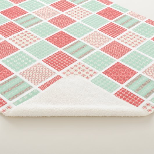 Patchwork Style Red and Blue Squares Pattern シェルパブランケット (3/4)