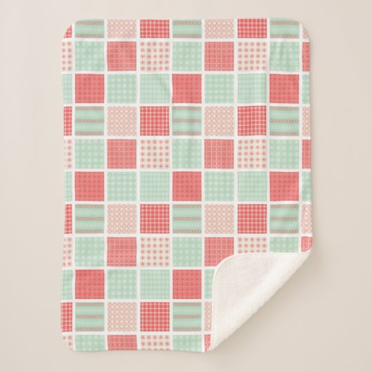 Patchwork Style Red and Blue Squares Pattern シェルパブランケット (正面)