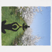 Path of Blossoms: Meditative Spring Journey フリースブランケット (正面(横))
