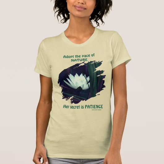 Patience Emerson Inspirational Quote Lotus  Tシャツ (正面)
